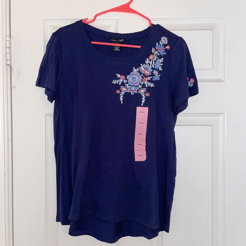 Floral embroidered top, perfect for summer!